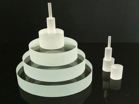 Lasergeschnittene kreisförmige Scheiben mit zunehmendem Durchmesser von oben nach unten (Floatglas: 6mm)